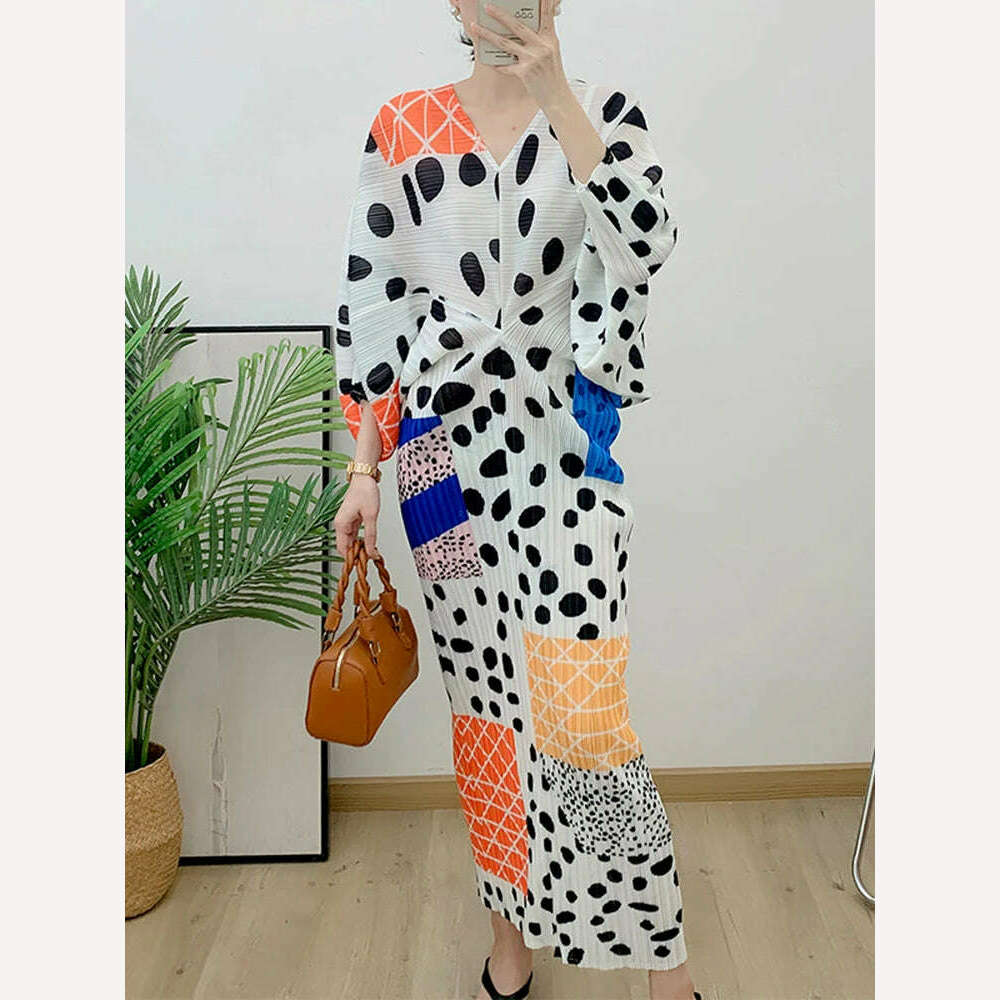 LANMREM V-neck Polka Dot Pleated Long Dress 2023 Autumn New Loose Large Maxi Printing Dresses Female Party Clothing 2DA2066 LANMREM V-neck Polka Dot Pleated Long Dress 2023 Autumn New Loose Large Maxi Printing Dresses Female Party Clothing 2DA2066